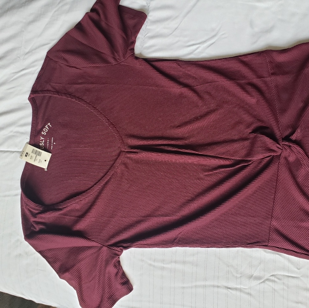 M Aeropostale shirt